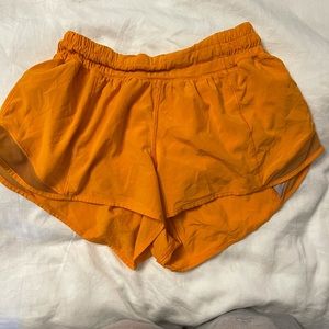 LULULEMON  HOTTY HOT SHORT 2.5 length